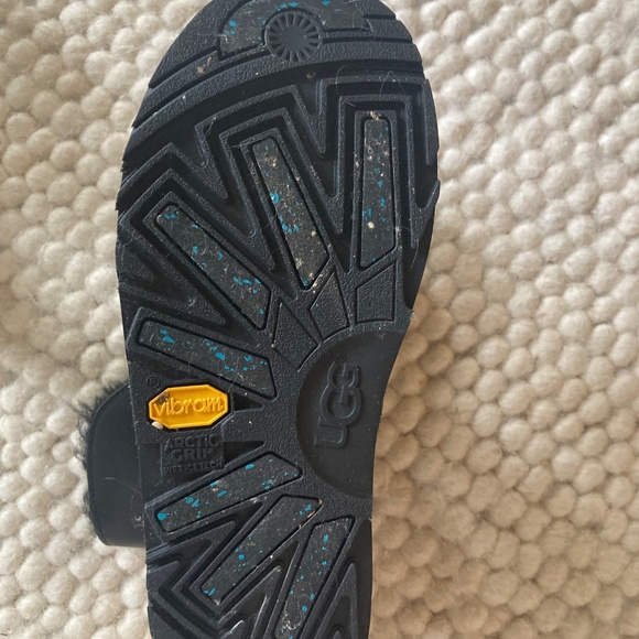 Ugg x Vibram Pure Pom boots - Picture 3 of 6